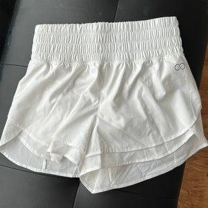 Calia white shorts in size XXS, perfect condition, never worn!!🤍🦢🕊️
